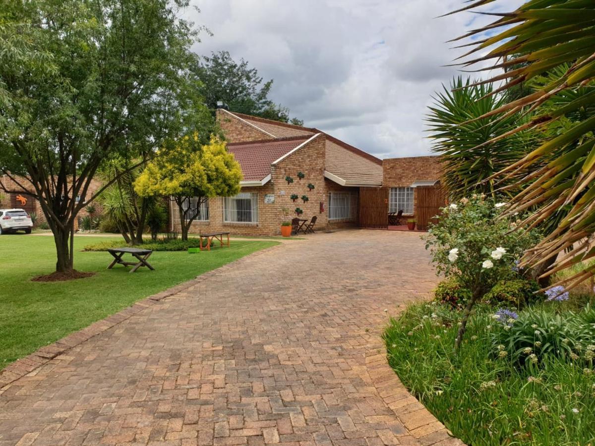 The Lazy Grape Guest Lodge & Spa Benoni Exterior photo