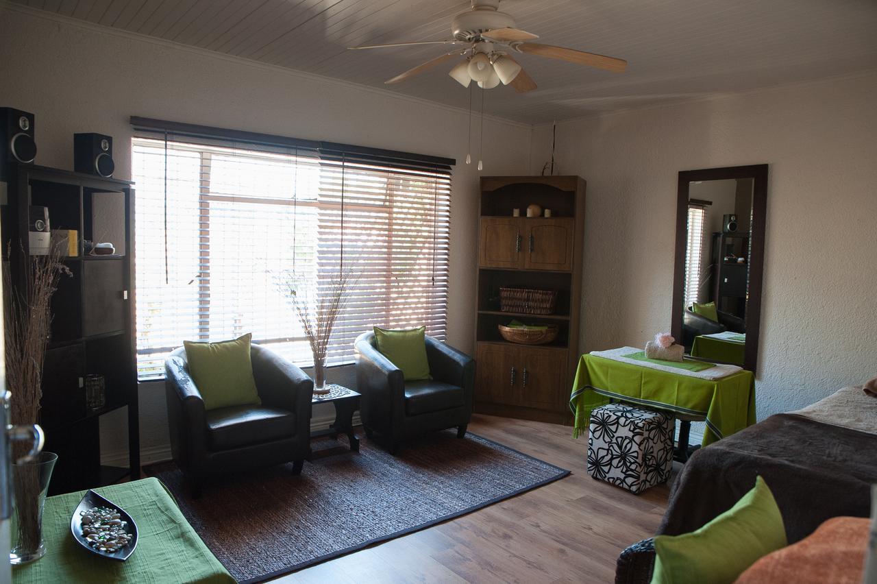 The Lazy Grape Guest Lodge & Spa Benoni Exterior photo
